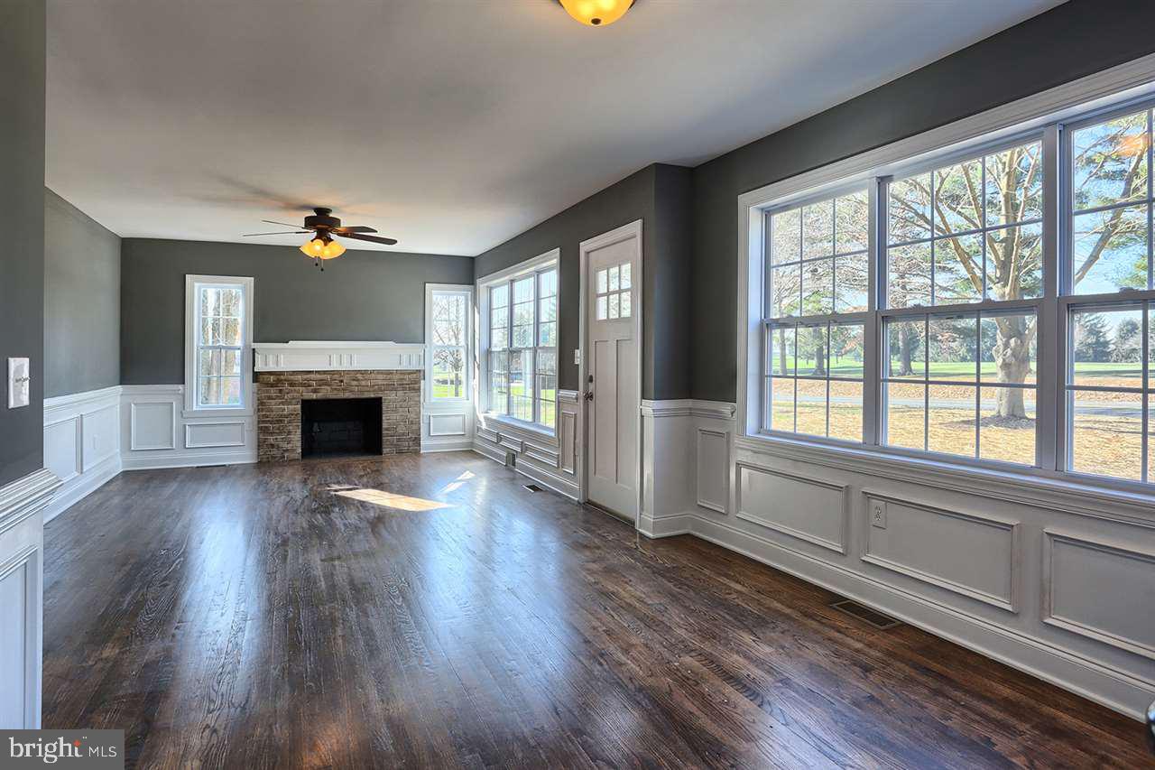 COUNTRY CLUB ACRES - Residential