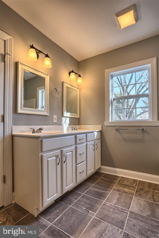 COUNTRY CLUB ACRES - Residential