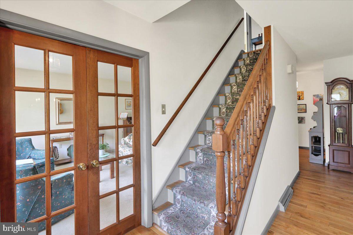 CRESTWOOD - Residential