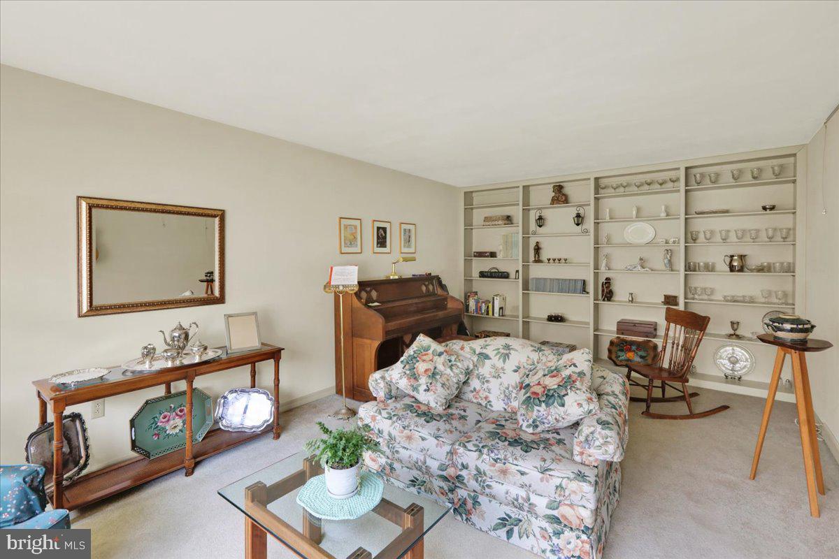 CRESTWOOD - Residential