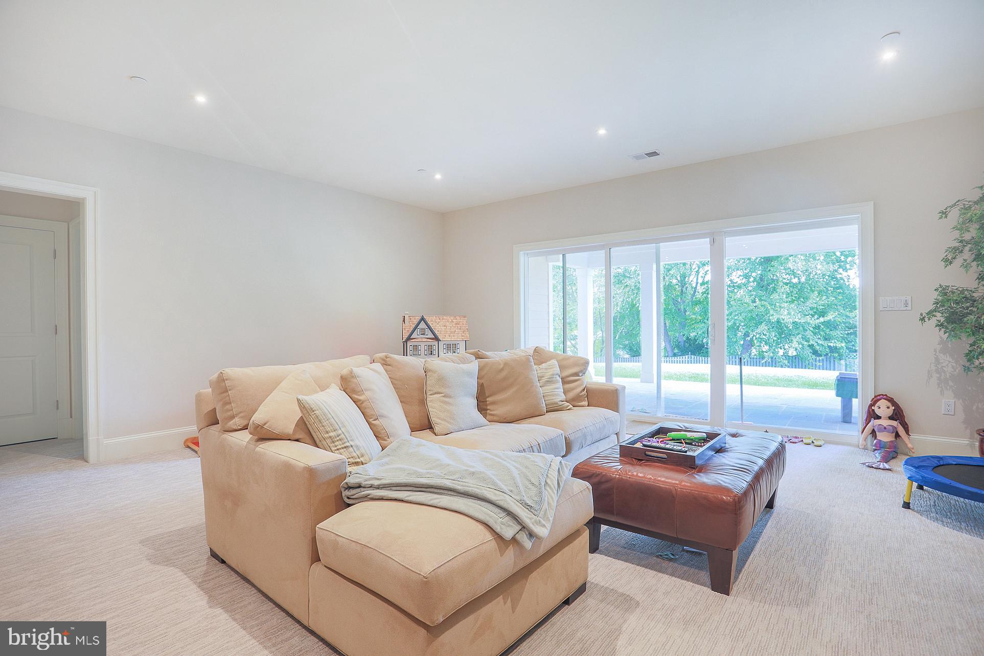 CHEVY CHASE - Residential