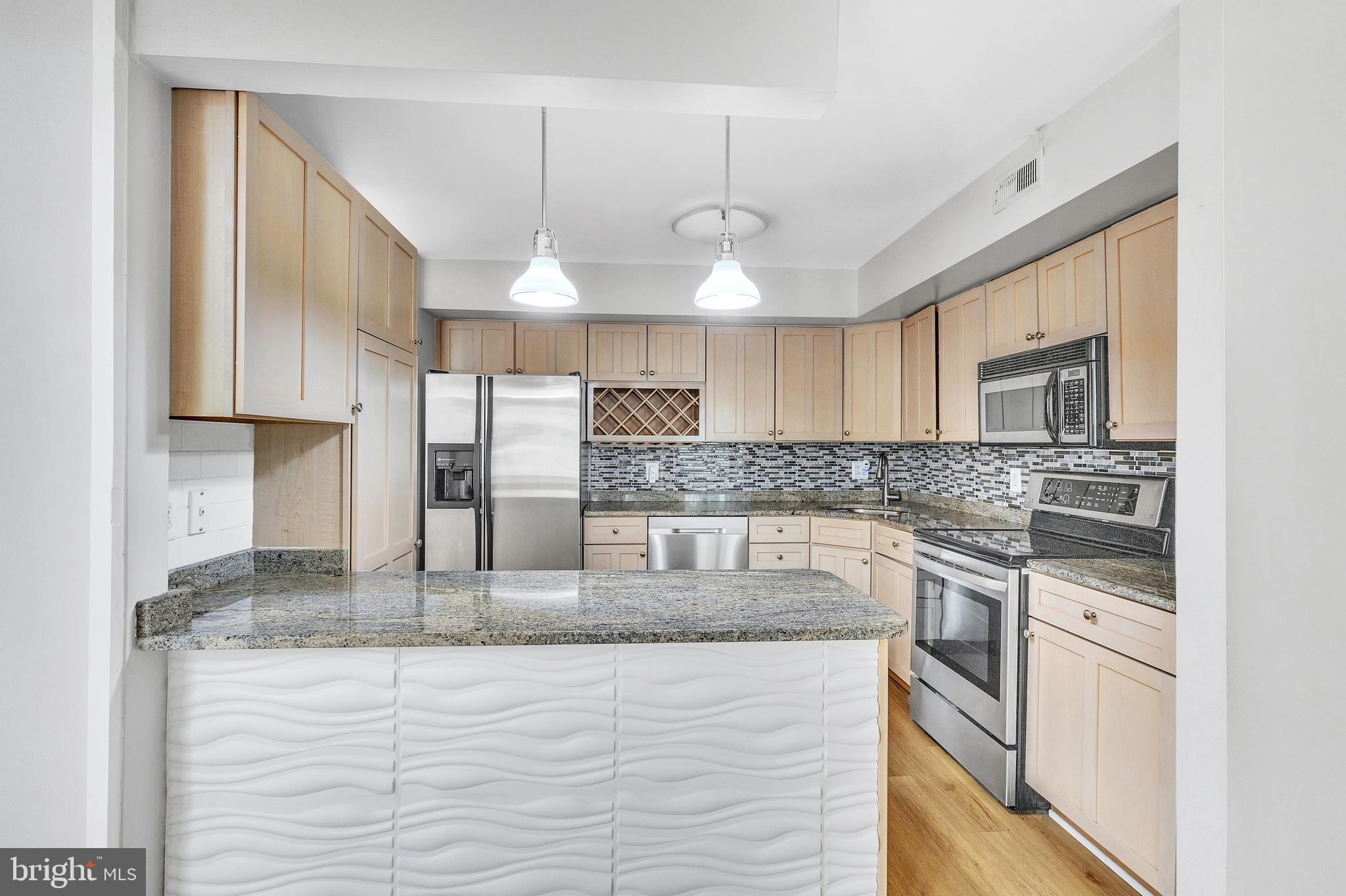 LOGAN SQUARE - Residential