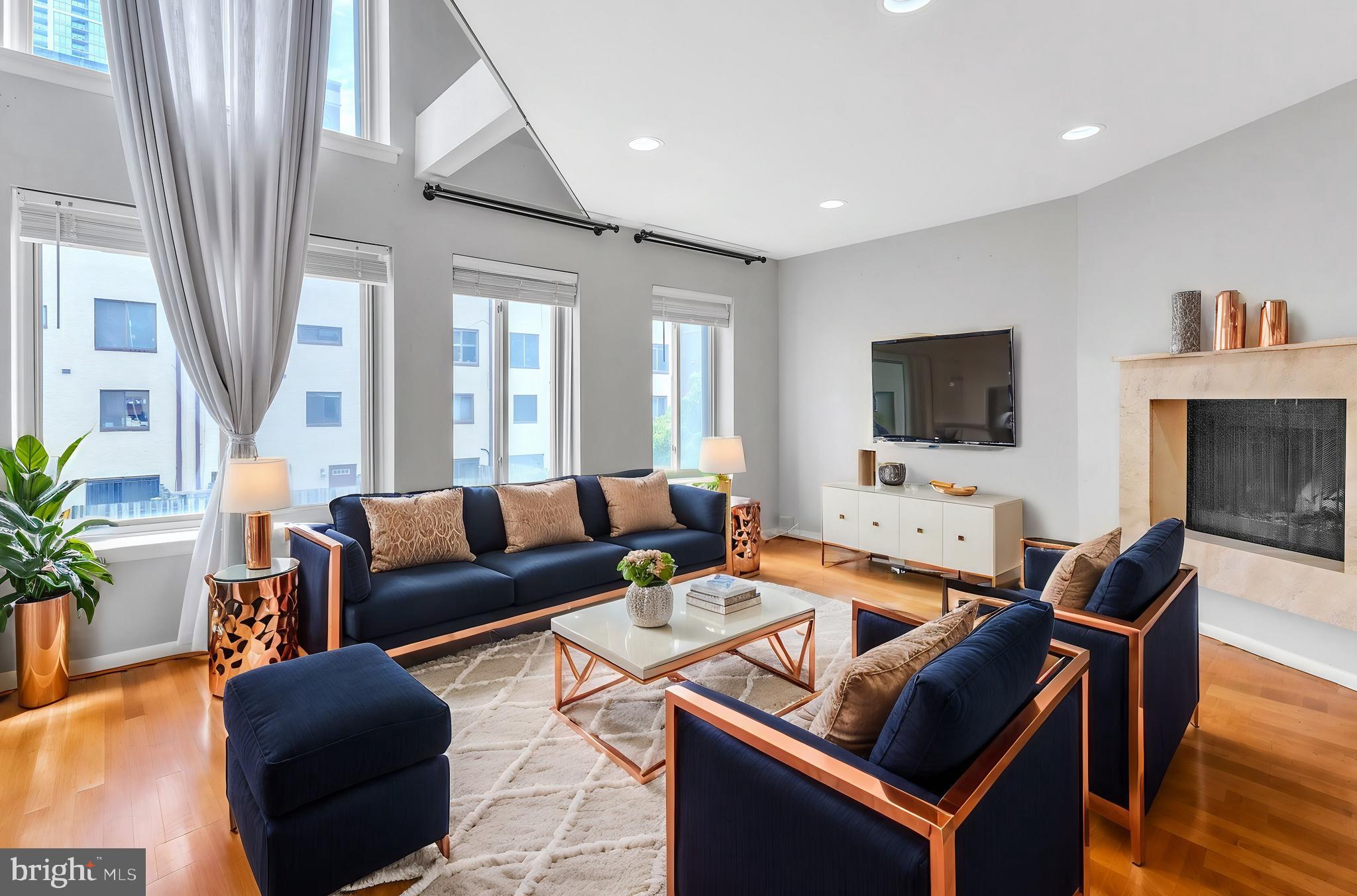 LOGAN SQUARE - Residential
