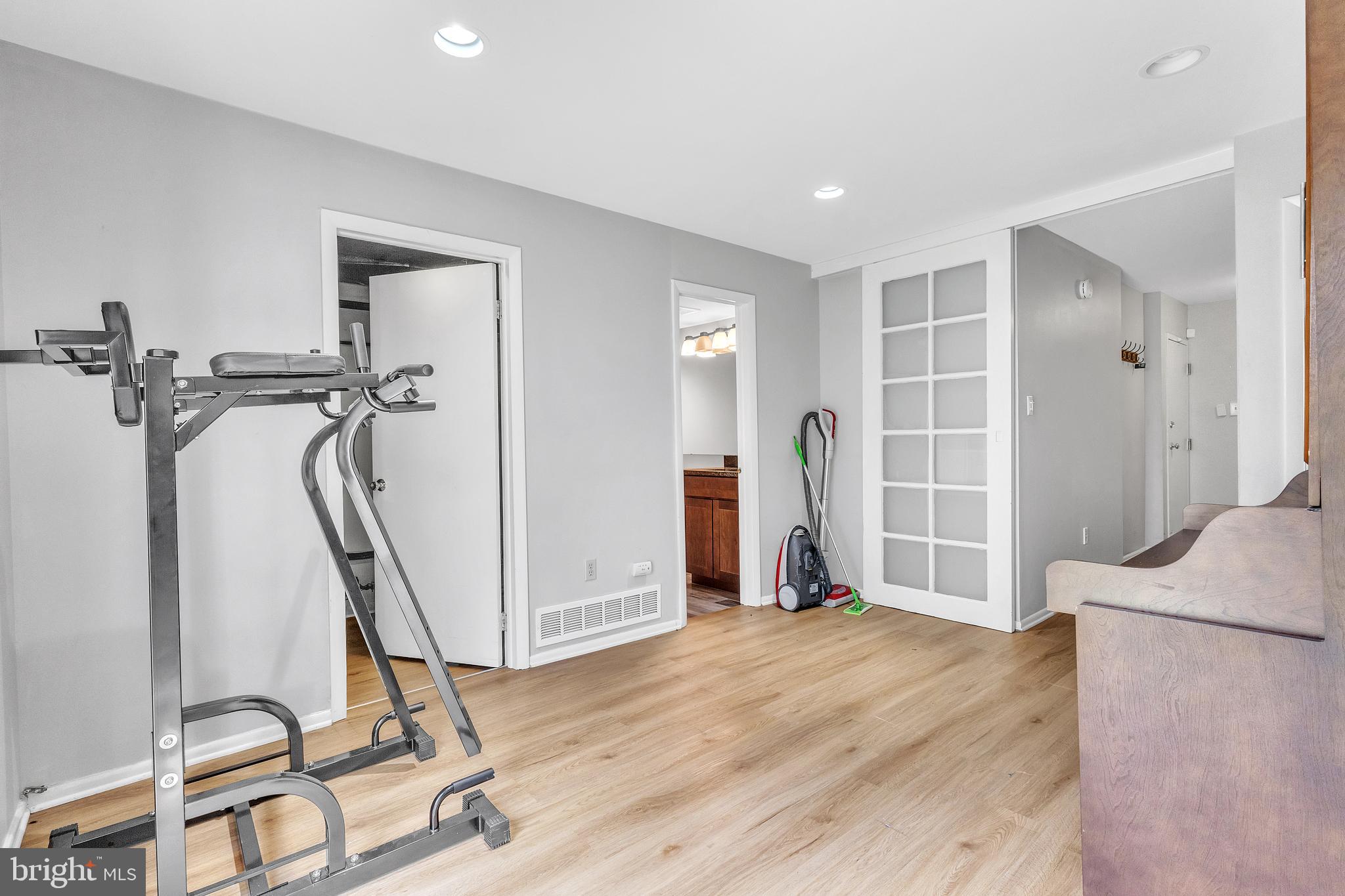 LOGAN SQUARE - Residential