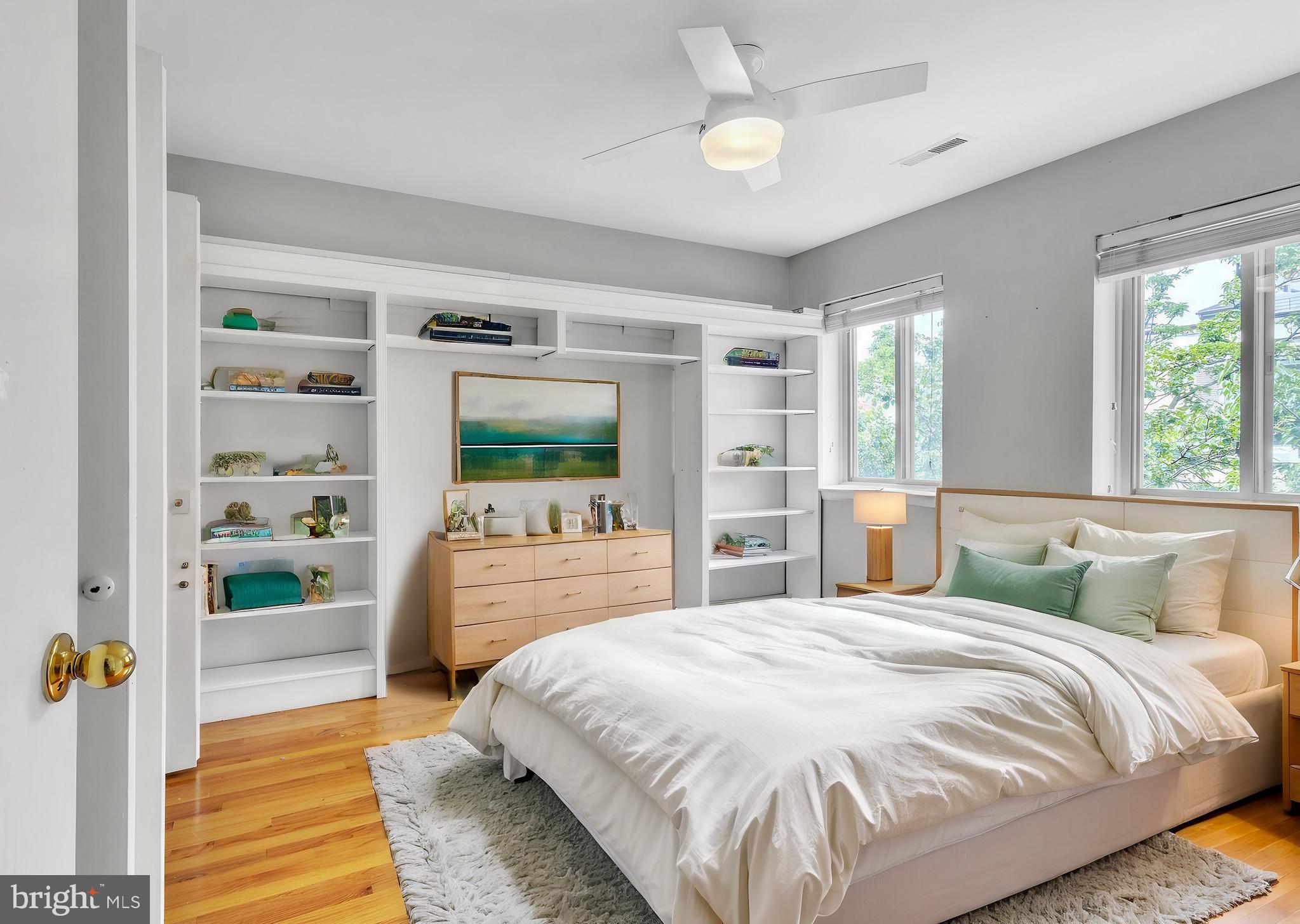 LOGAN SQUARE - Residential