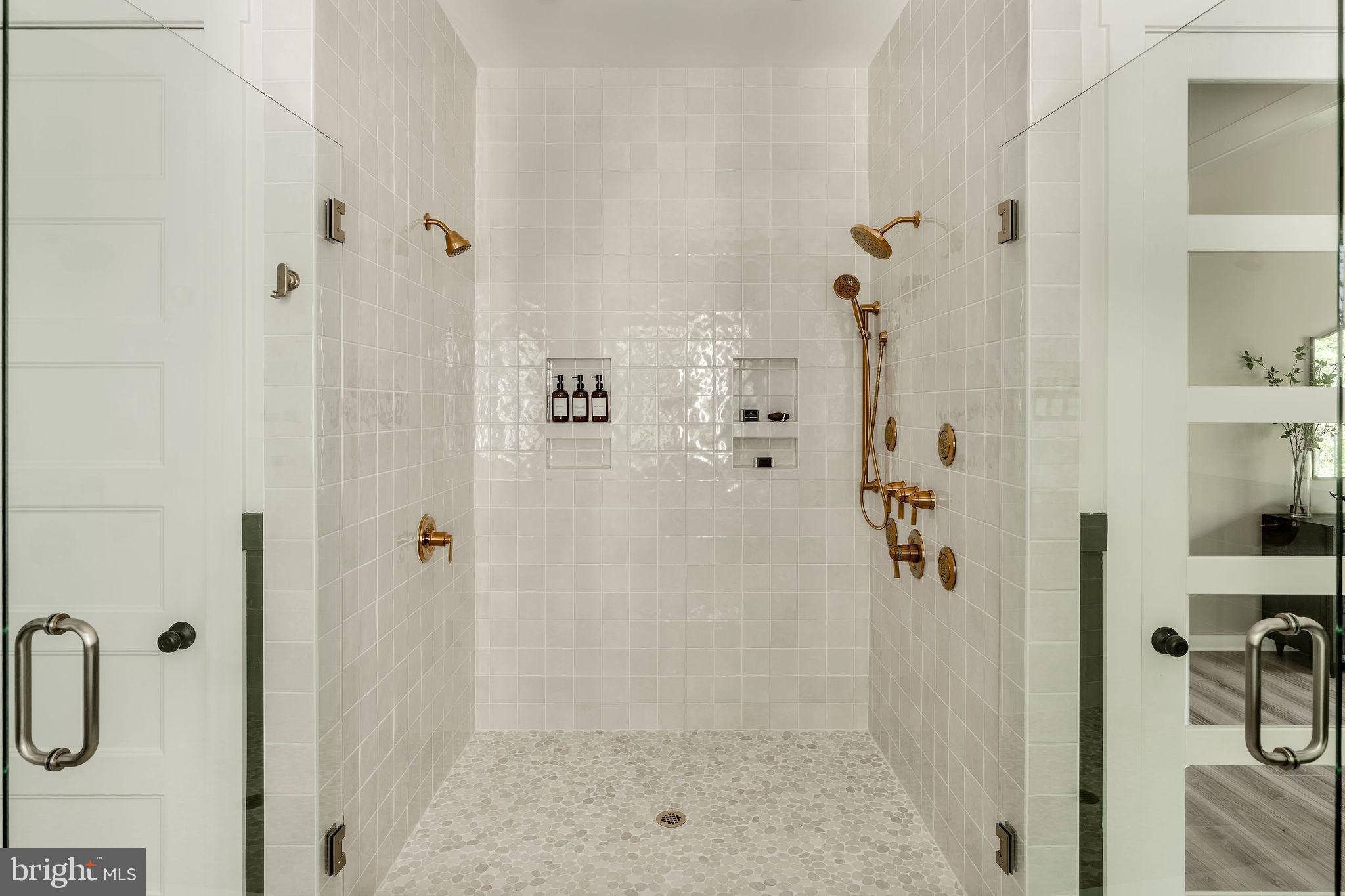 LEXINGTON POINTE - Residential
