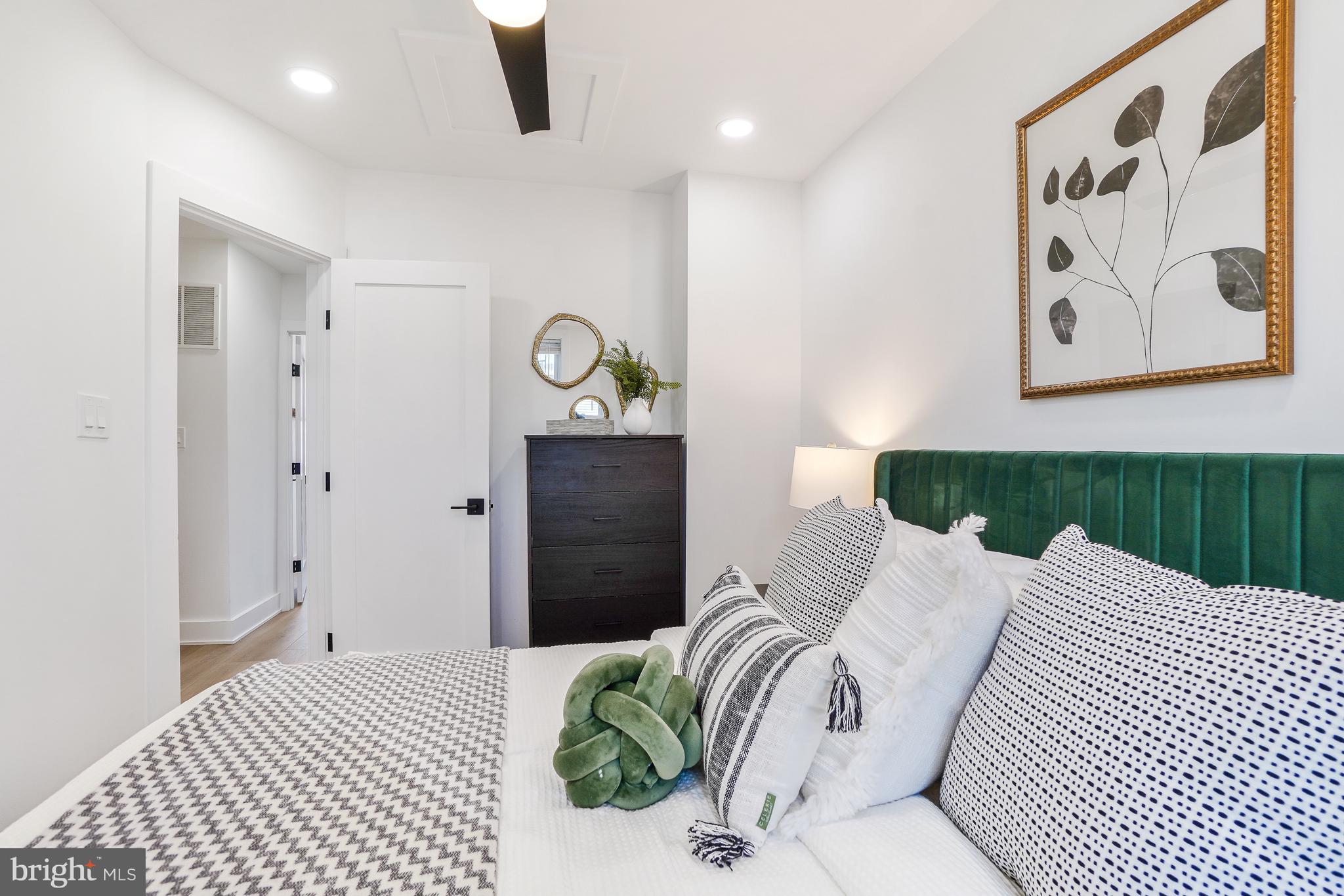 LOCUST POINT - Residential