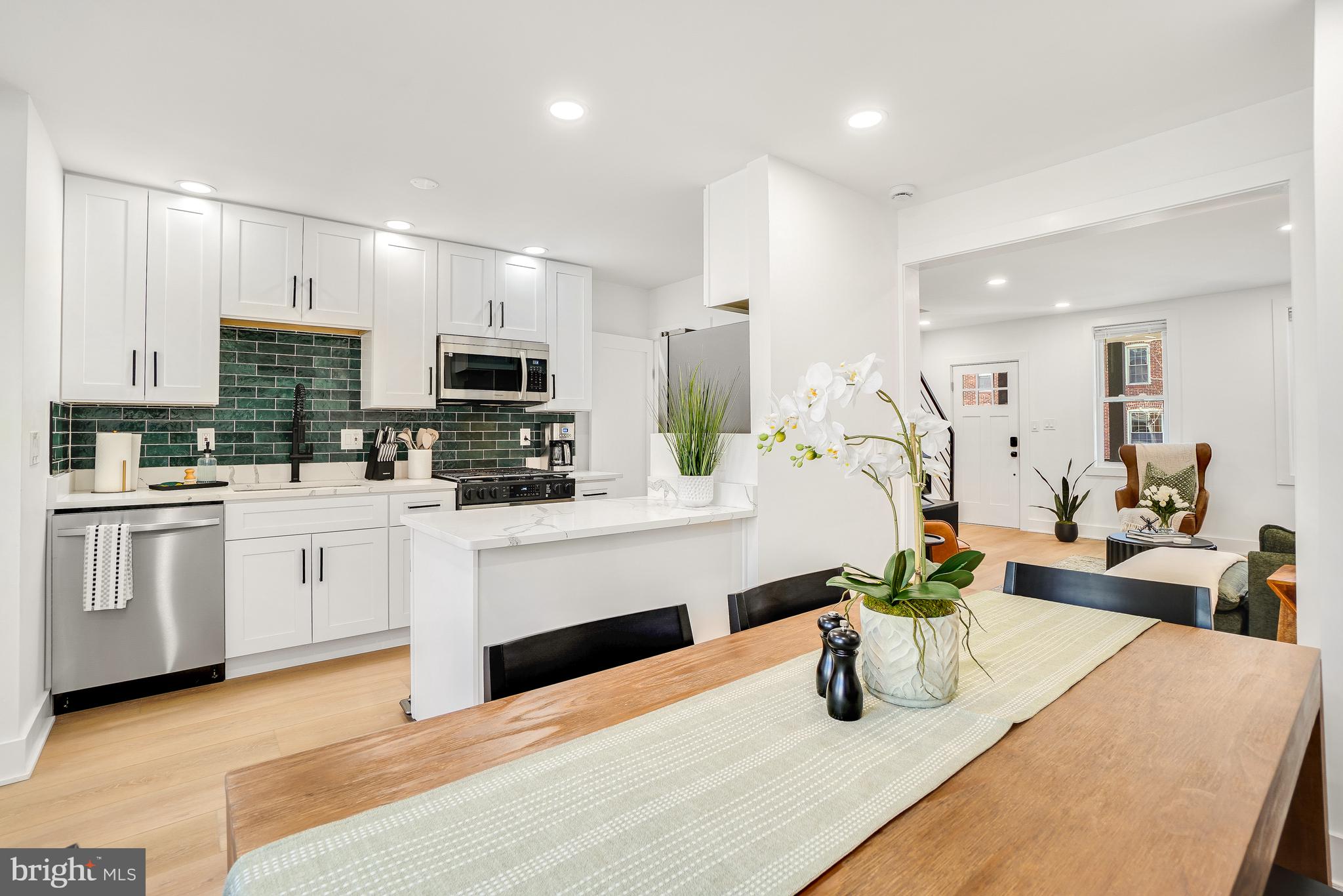 LOCUST POINT - Residential