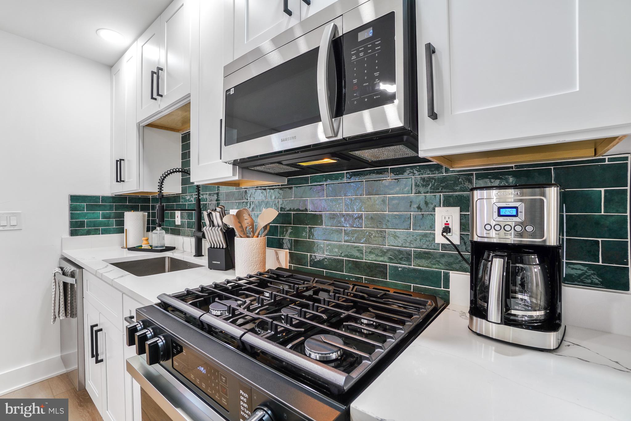LOCUST POINT - Residential