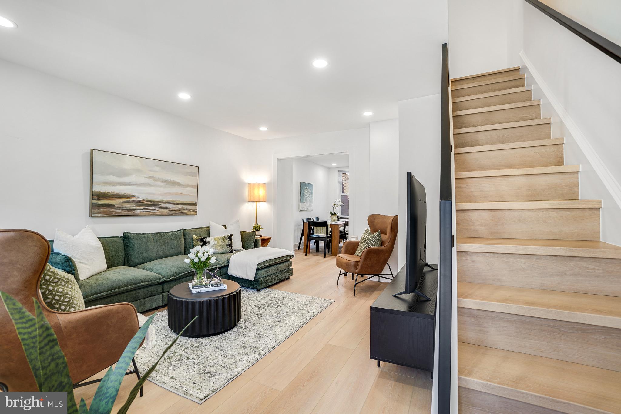 LOCUST POINT - Residential