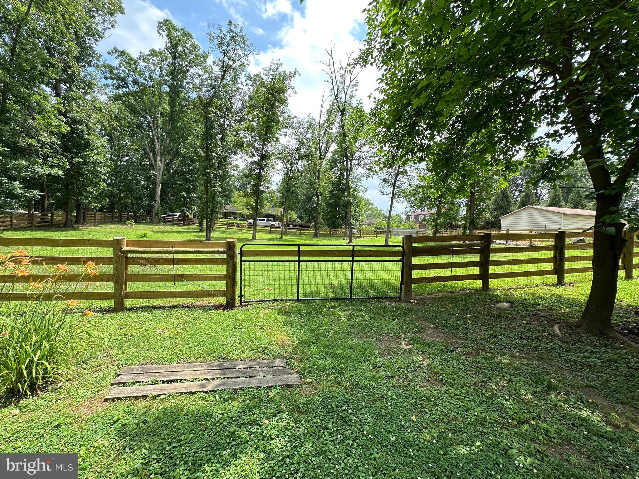 OLD FARMS - Residential