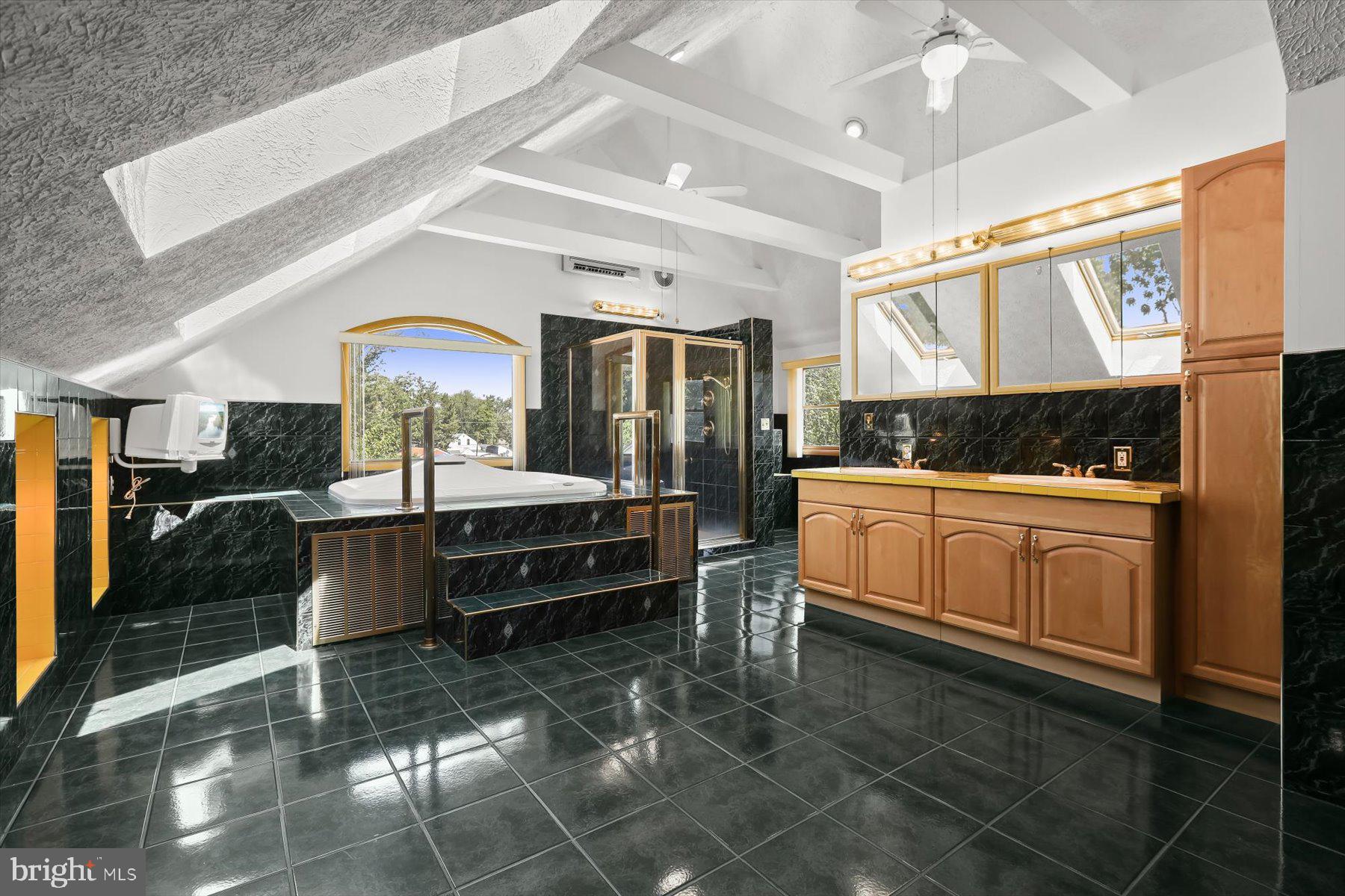SHORELAND - Residential