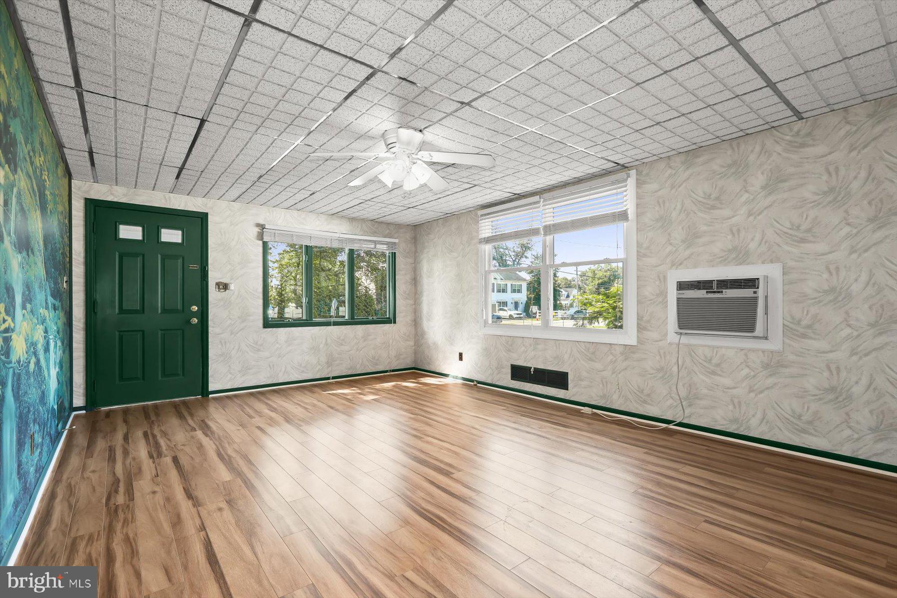 SHORELAND - Residential