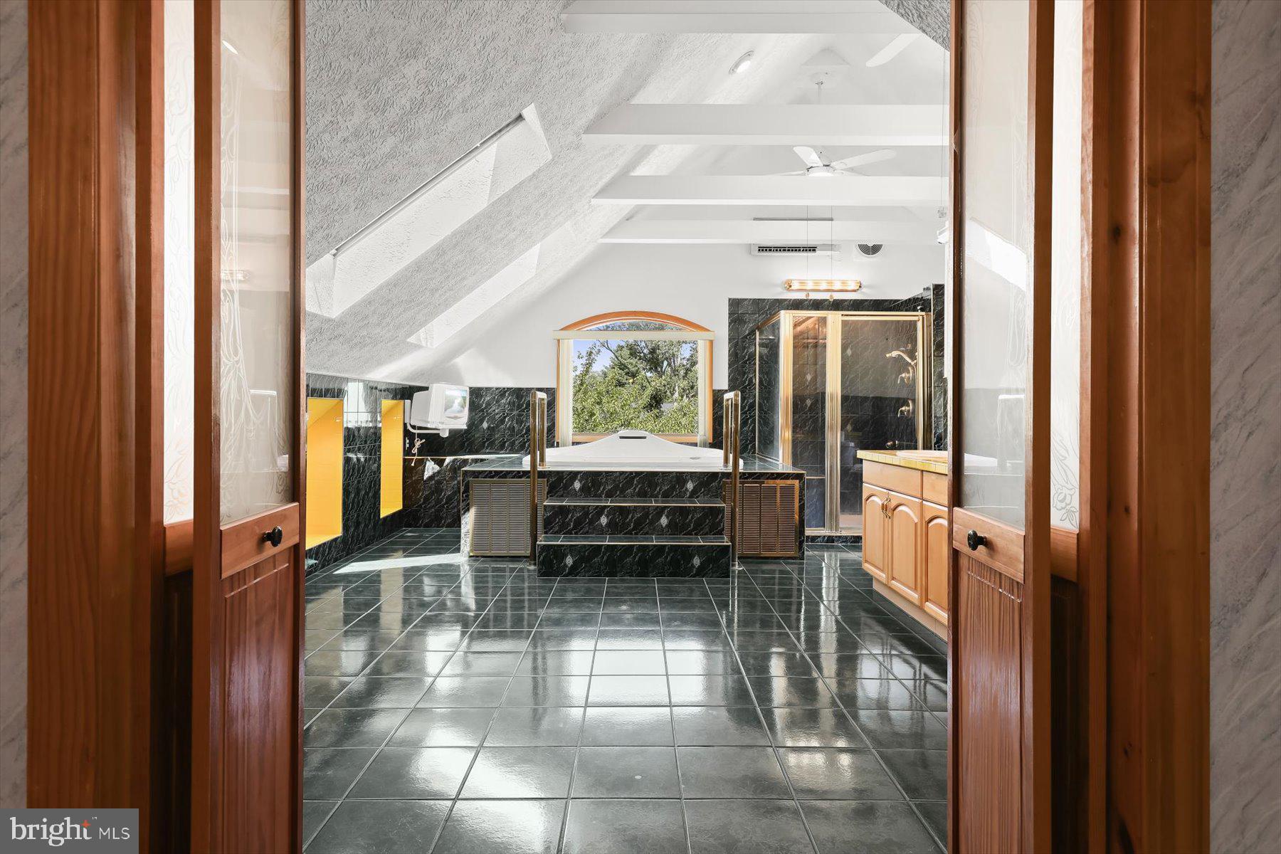 SHORELAND - Residential
