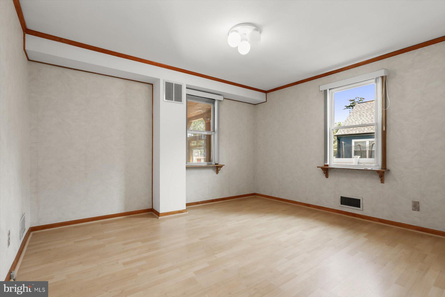 SHORELAND - Residential