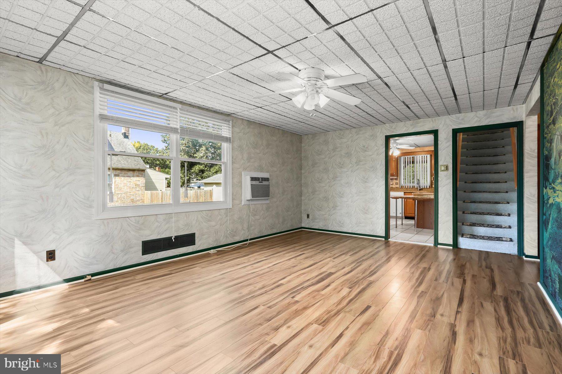 SHORELAND - Residential