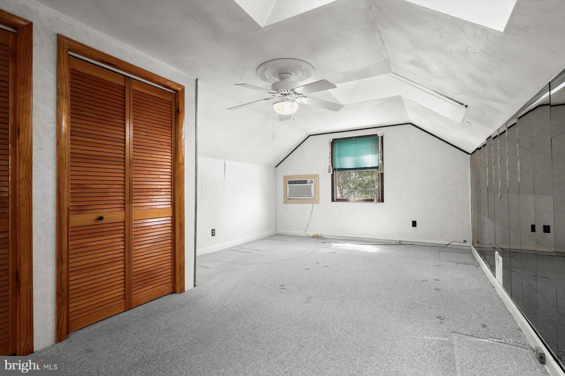 SHORELAND - Residential