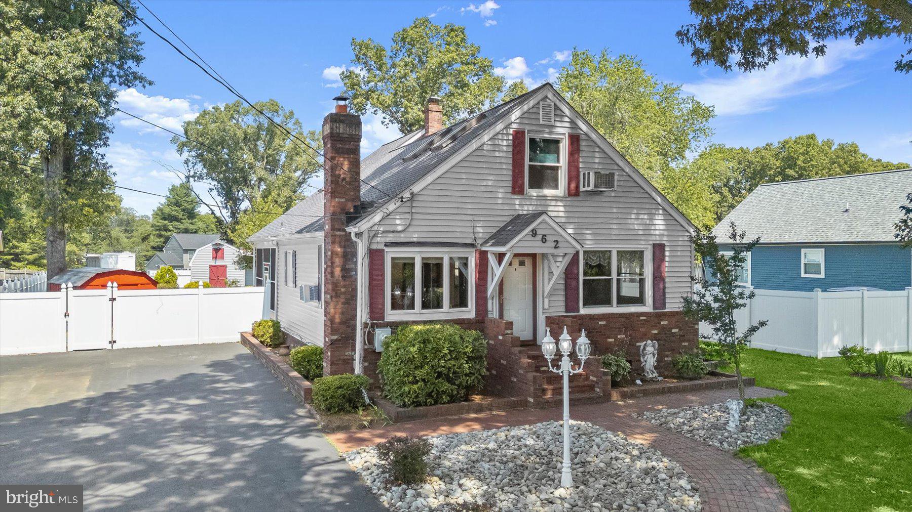 SHORELAND - Residential