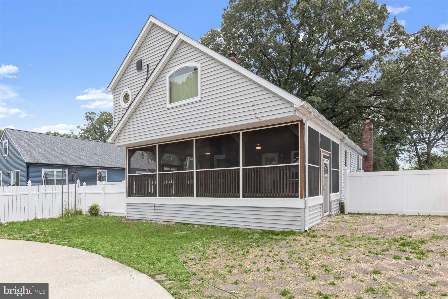 SHORELAND - Residential