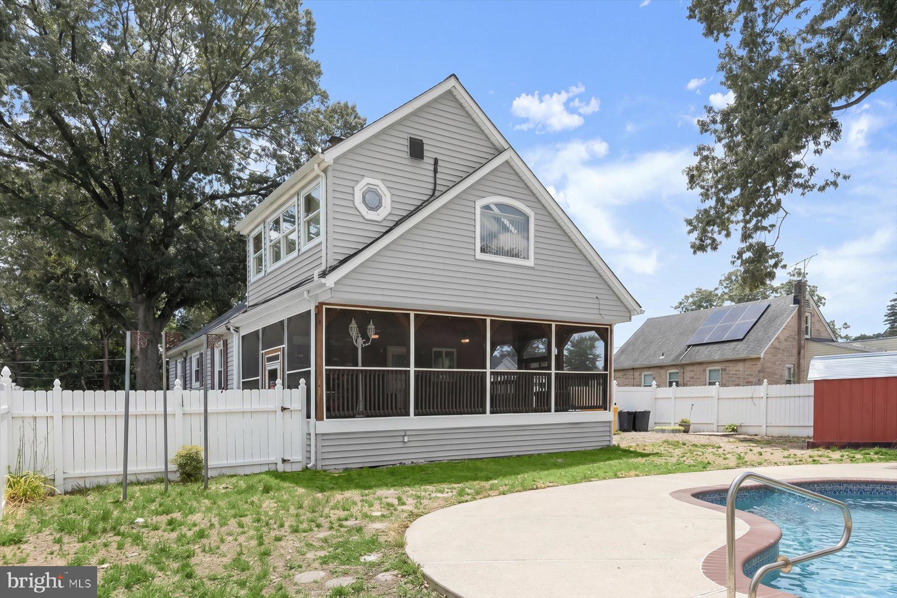 SHORELAND - Residential