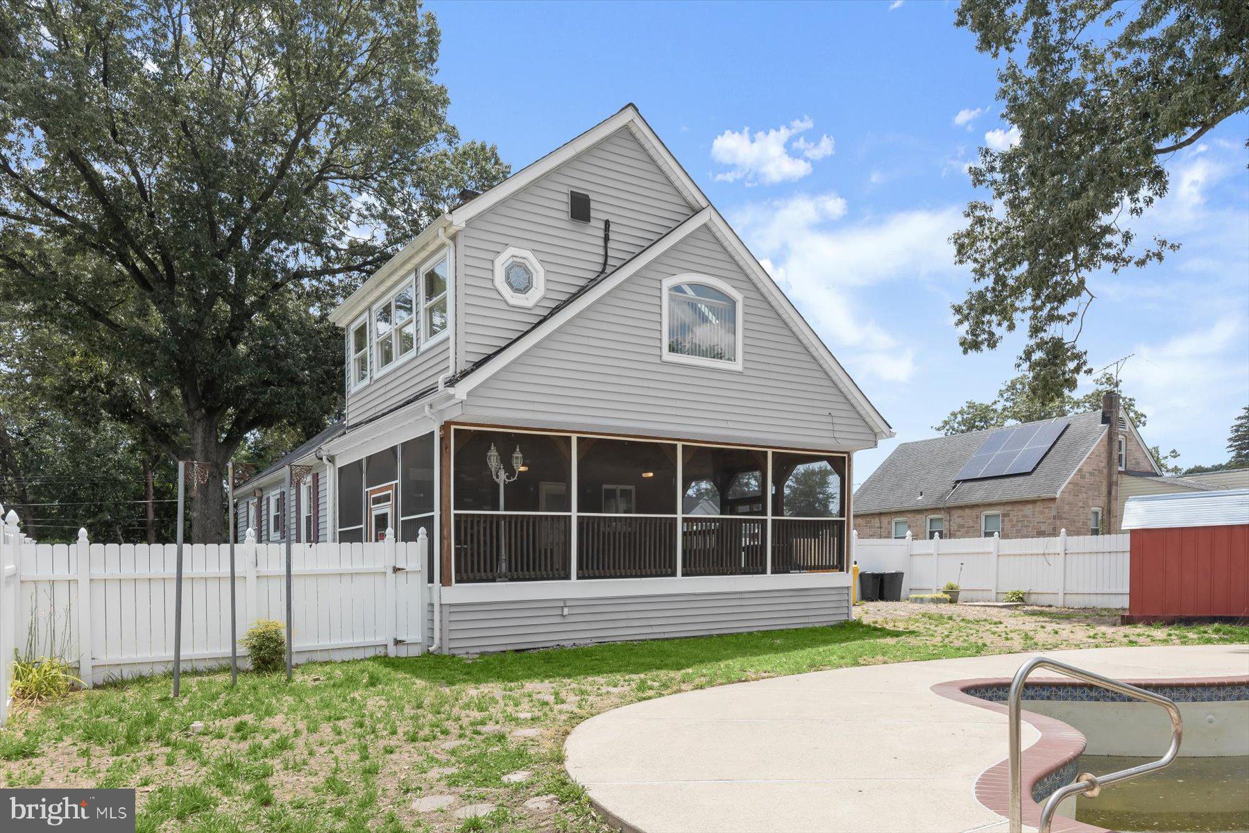 SHORELAND - Residential
