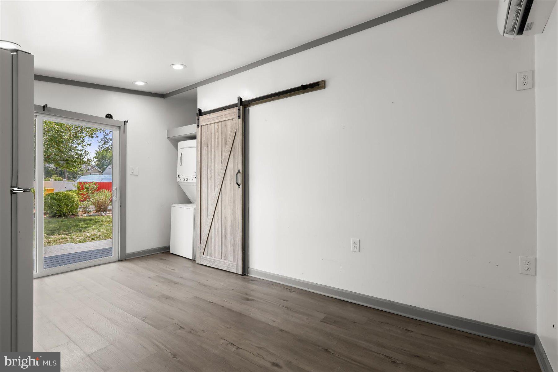 SHORELAND - Residential