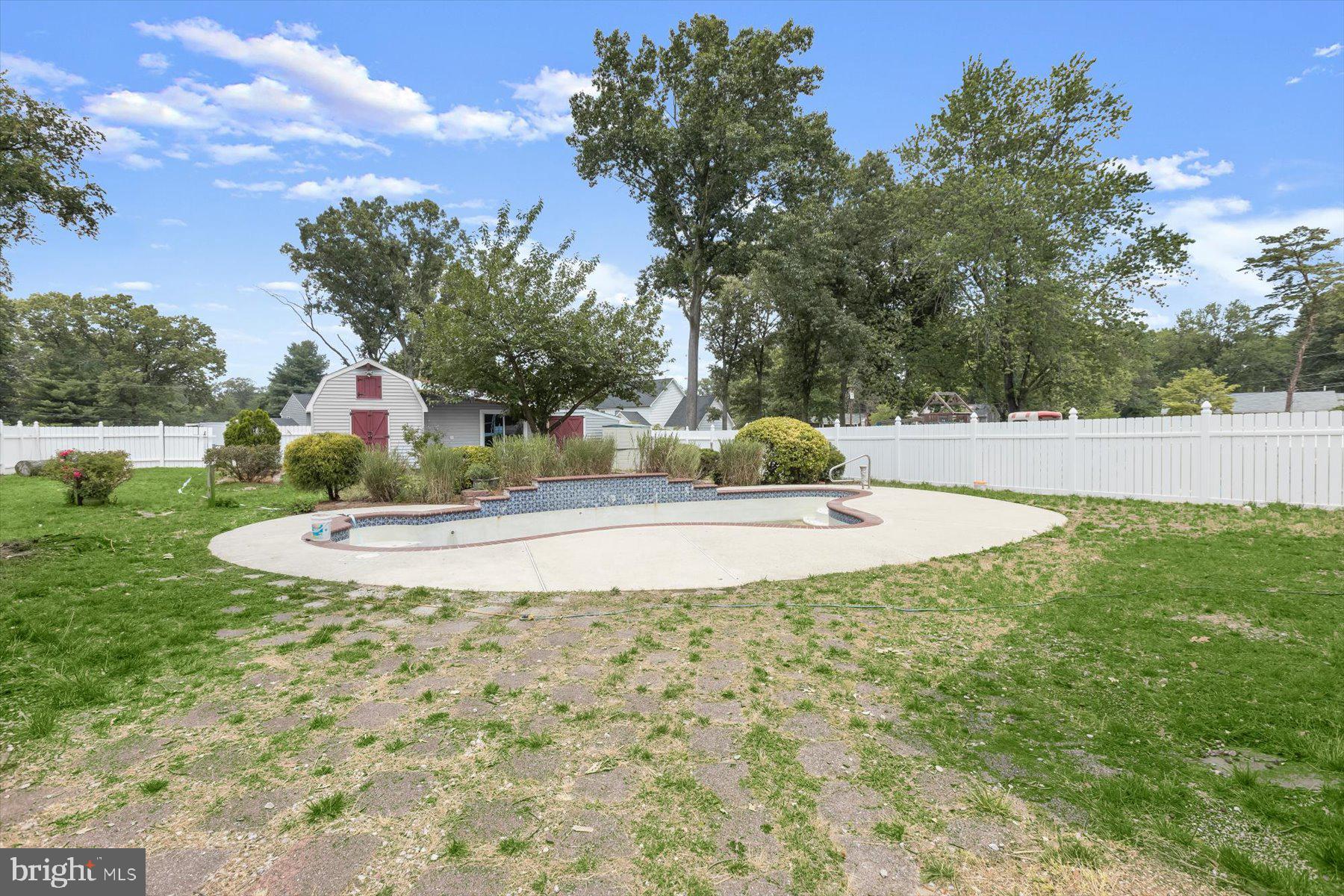SHORELAND - Residential