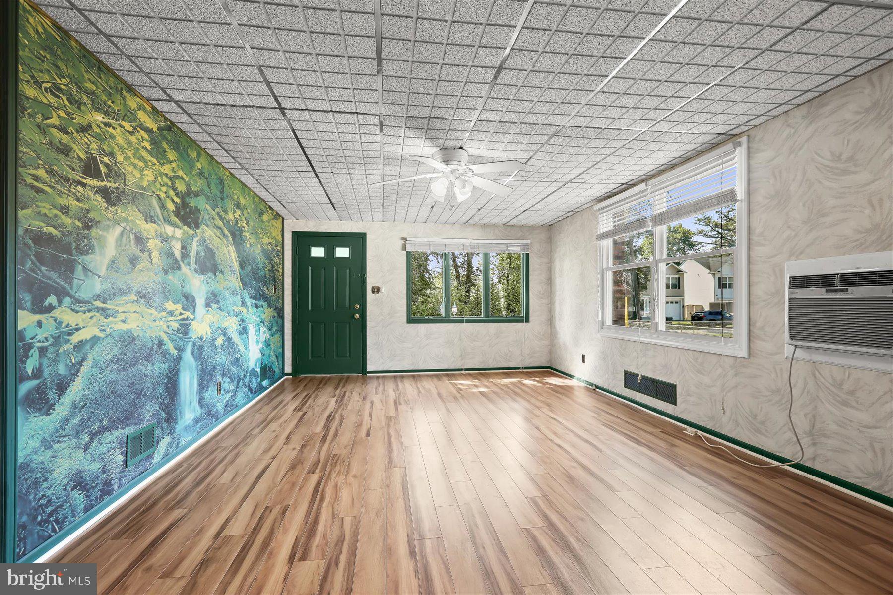 SHORELAND - Residential