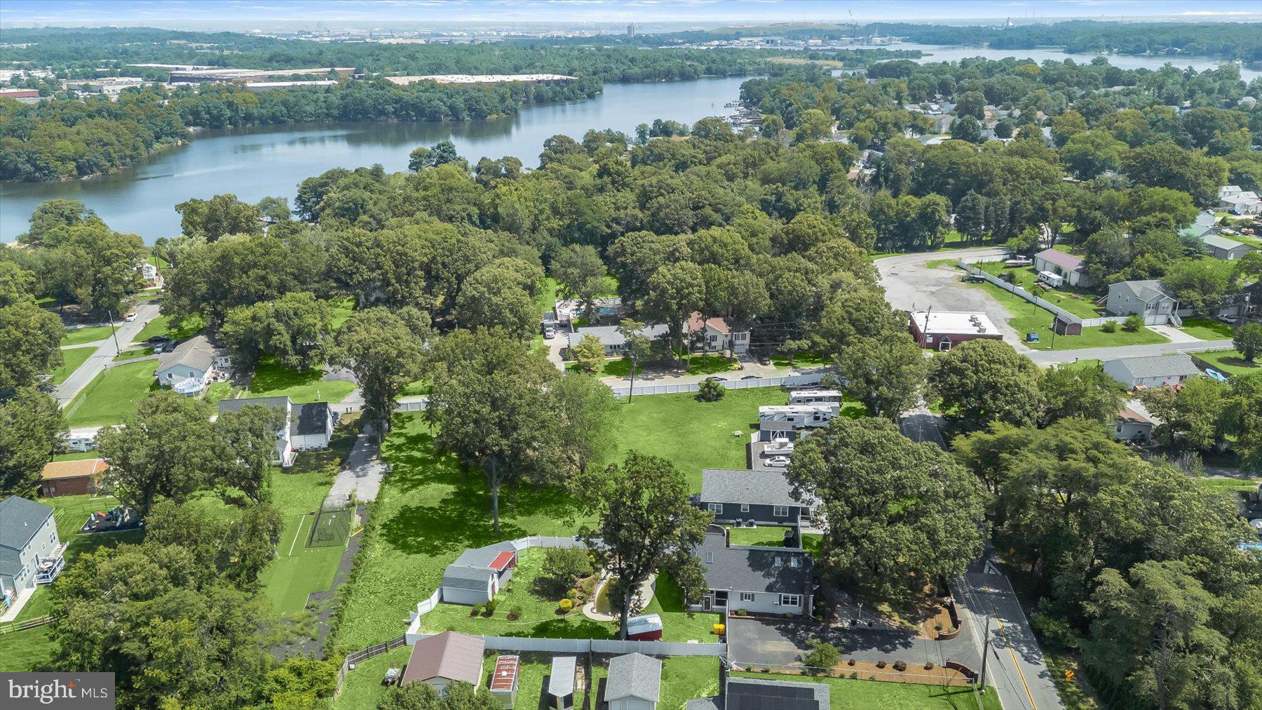 SHORELAND - Residential