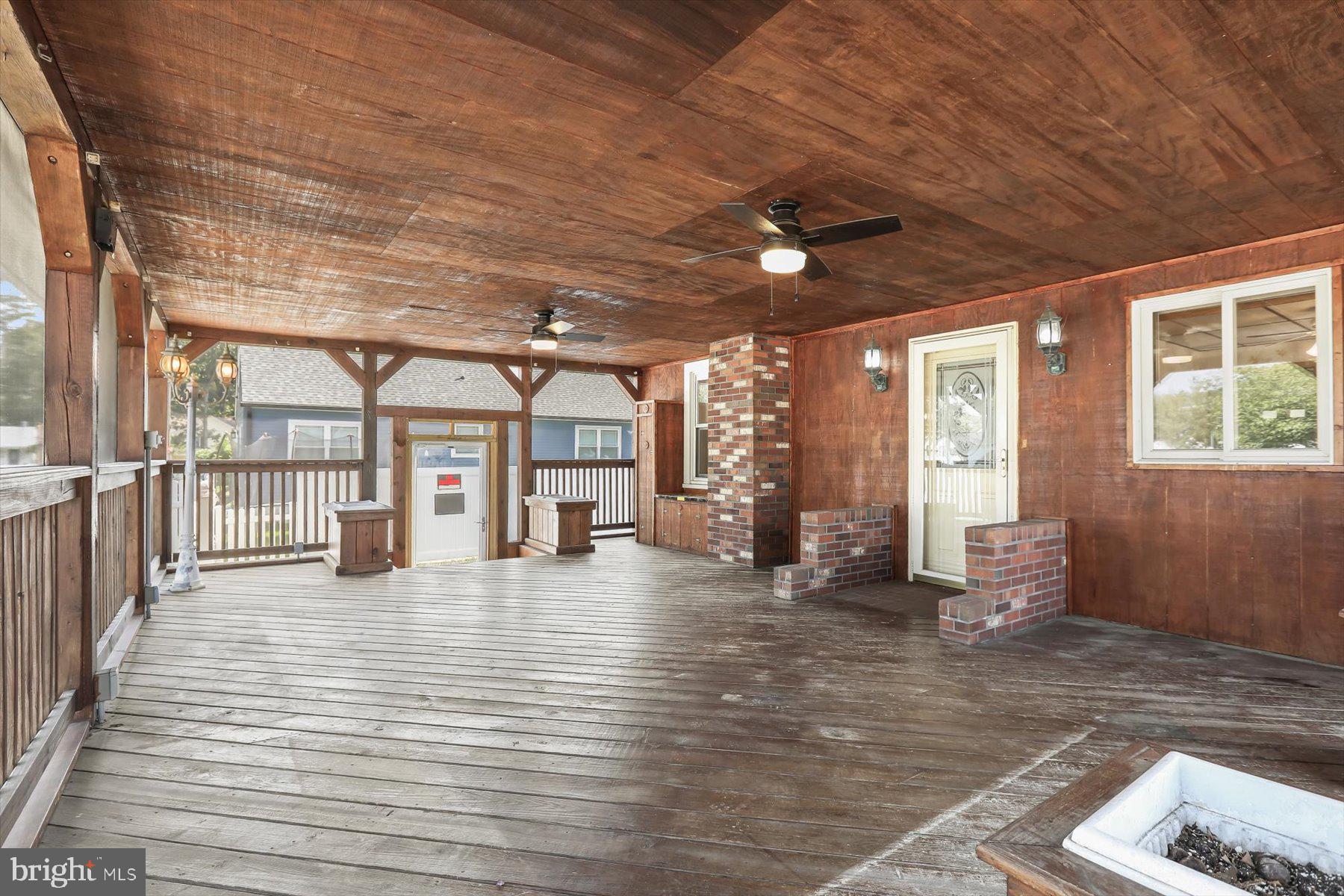 SHORELAND - Residential