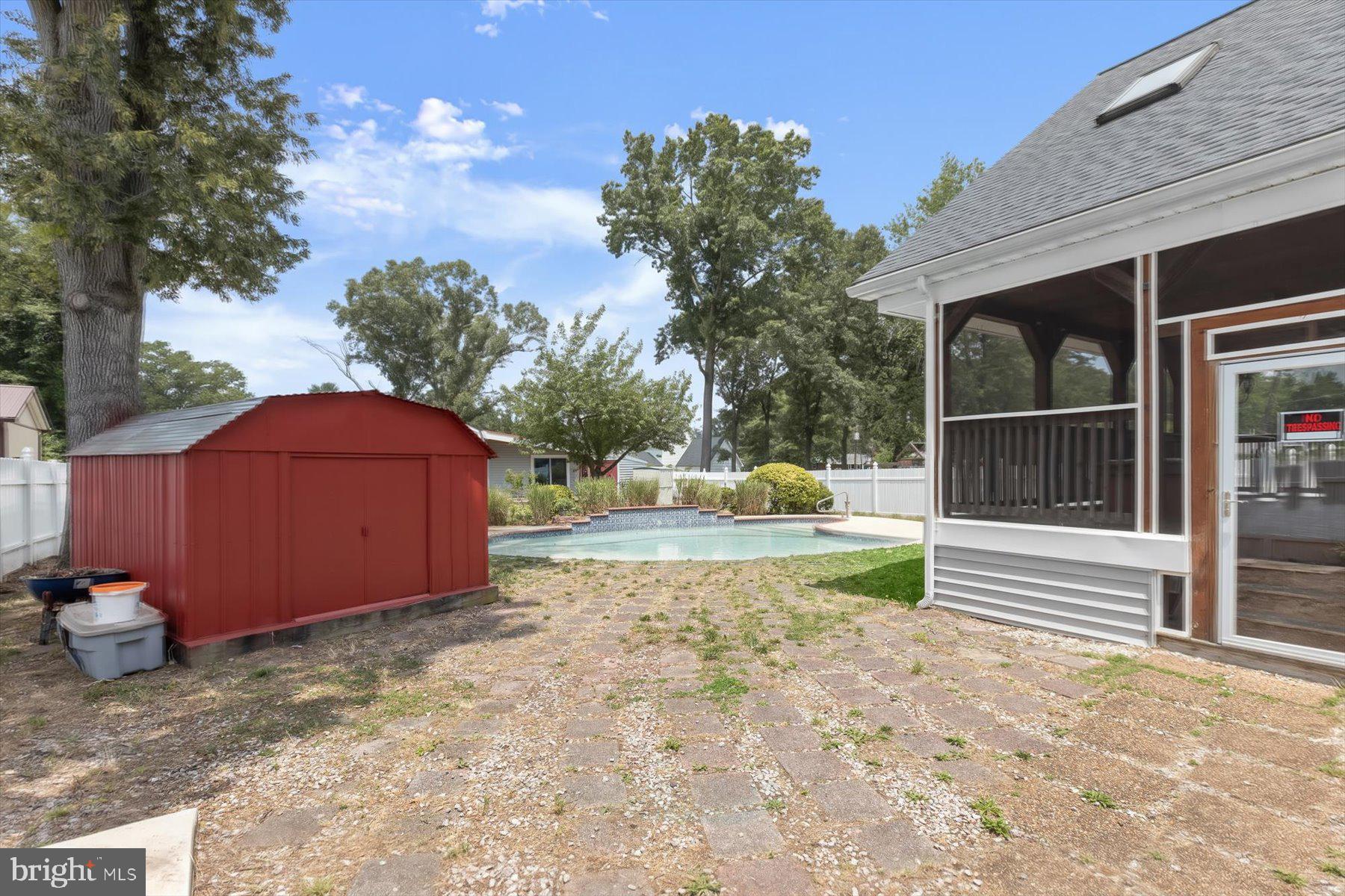 SHORELAND - Residential