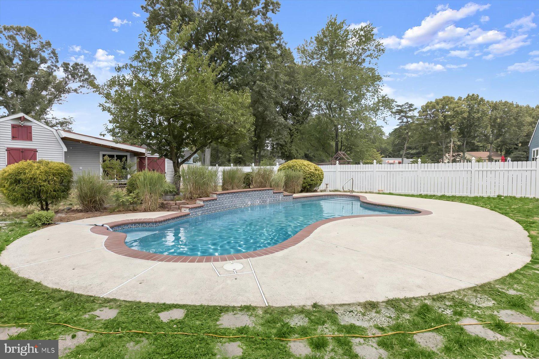 SHORELAND - Residential