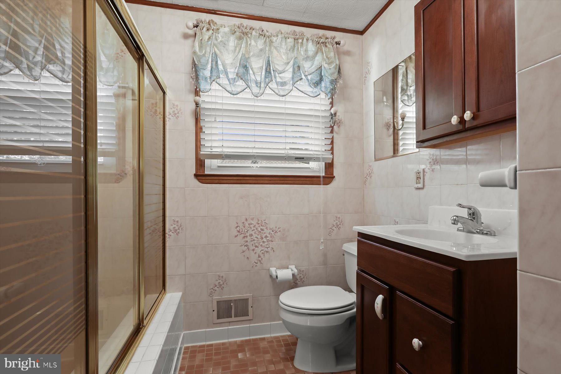 SHORELAND - Residential