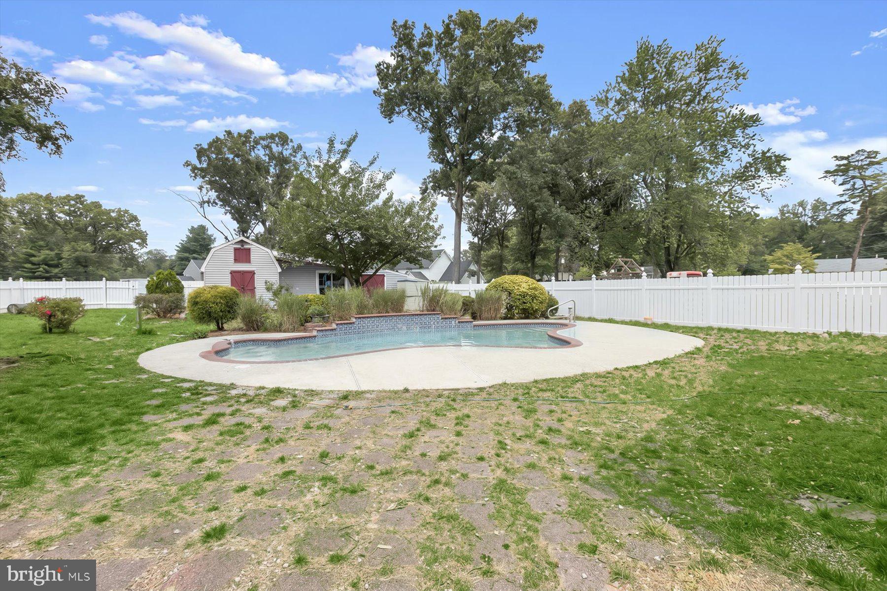 SHORELAND - Residential