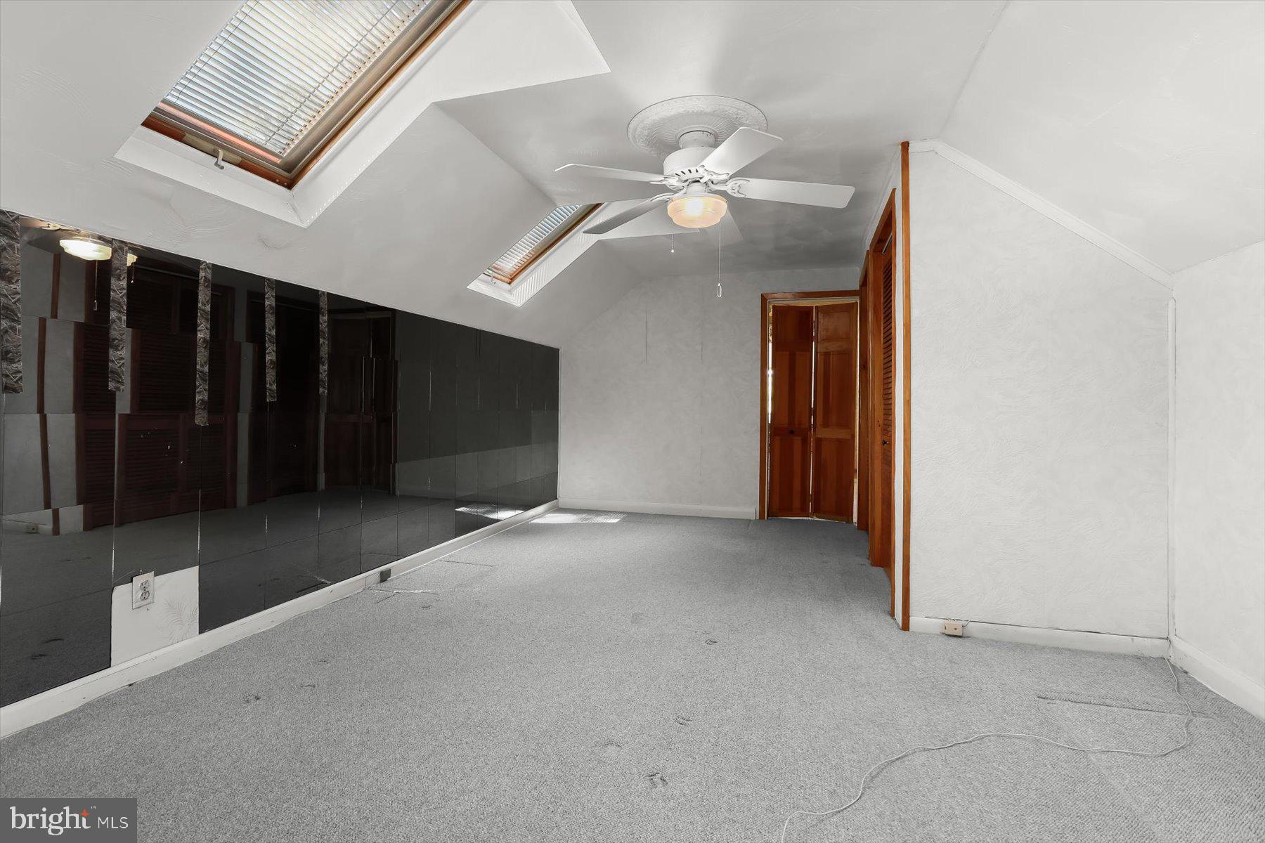 SHORELAND - Residential