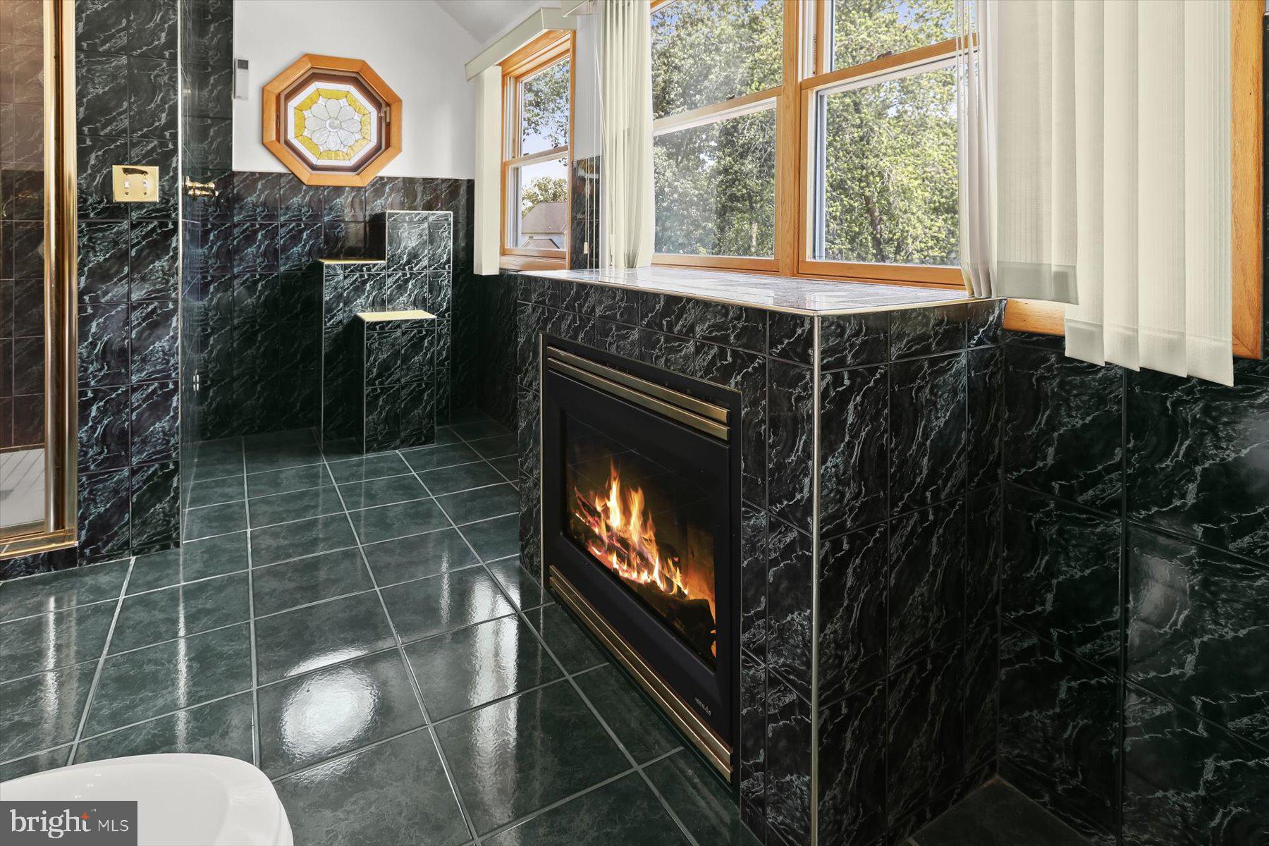 SHORELAND - Residential