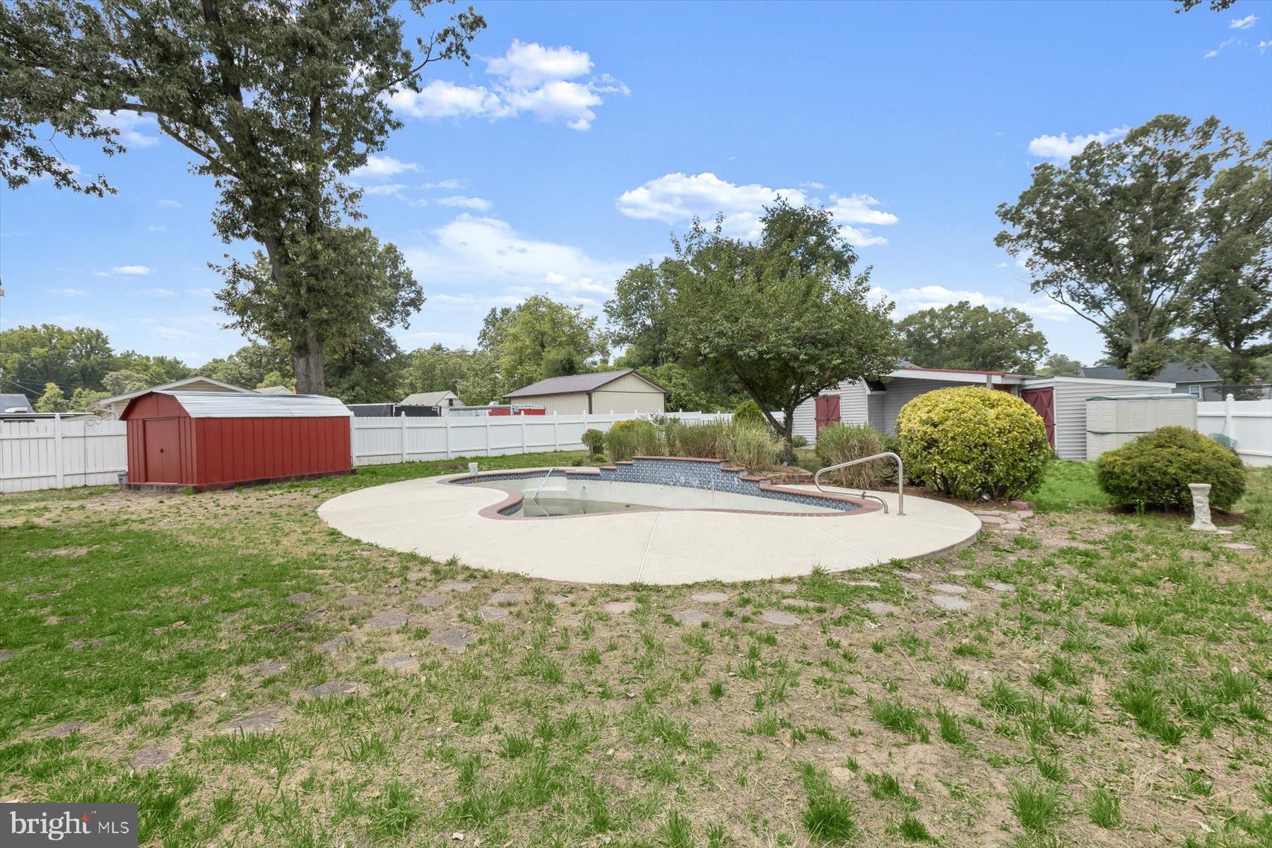 SHORELAND - Residential