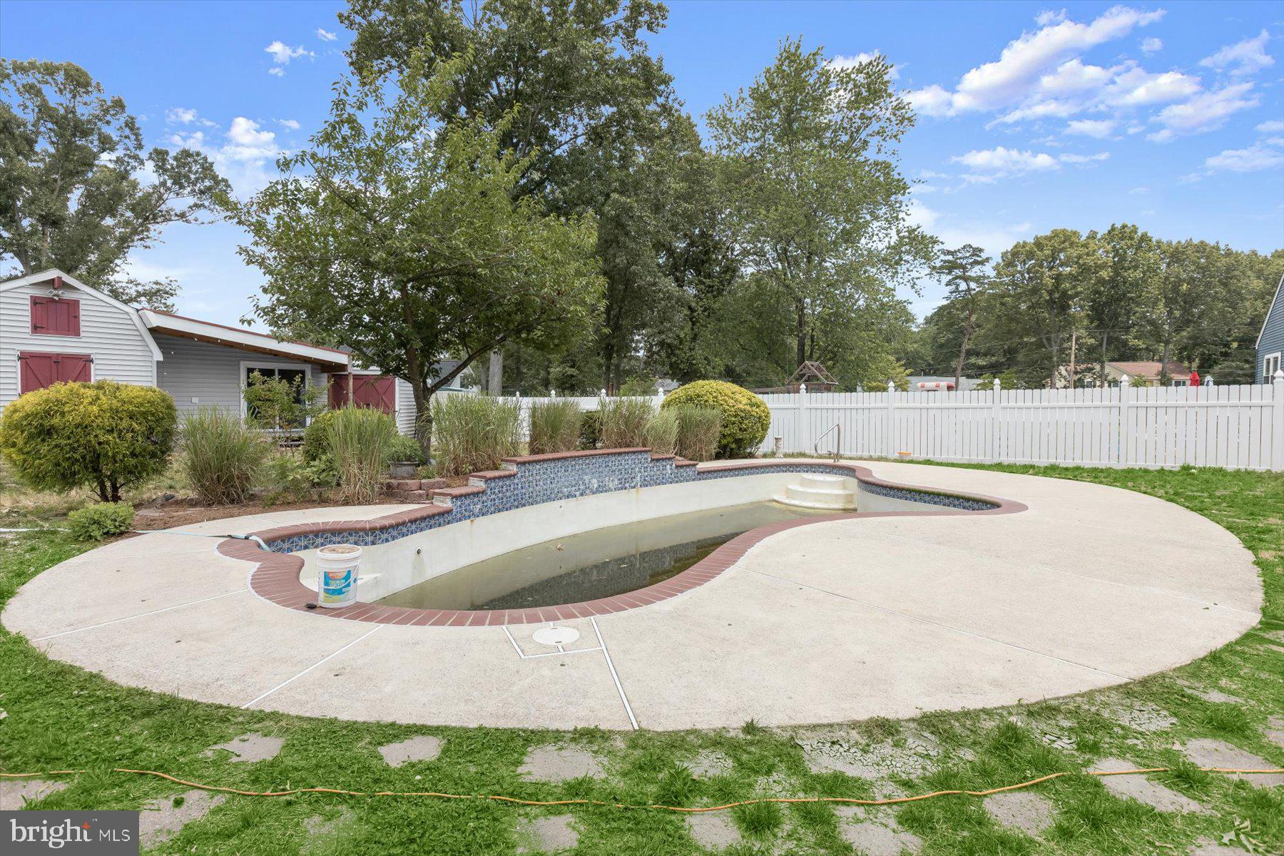 SHORELAND - Residential
