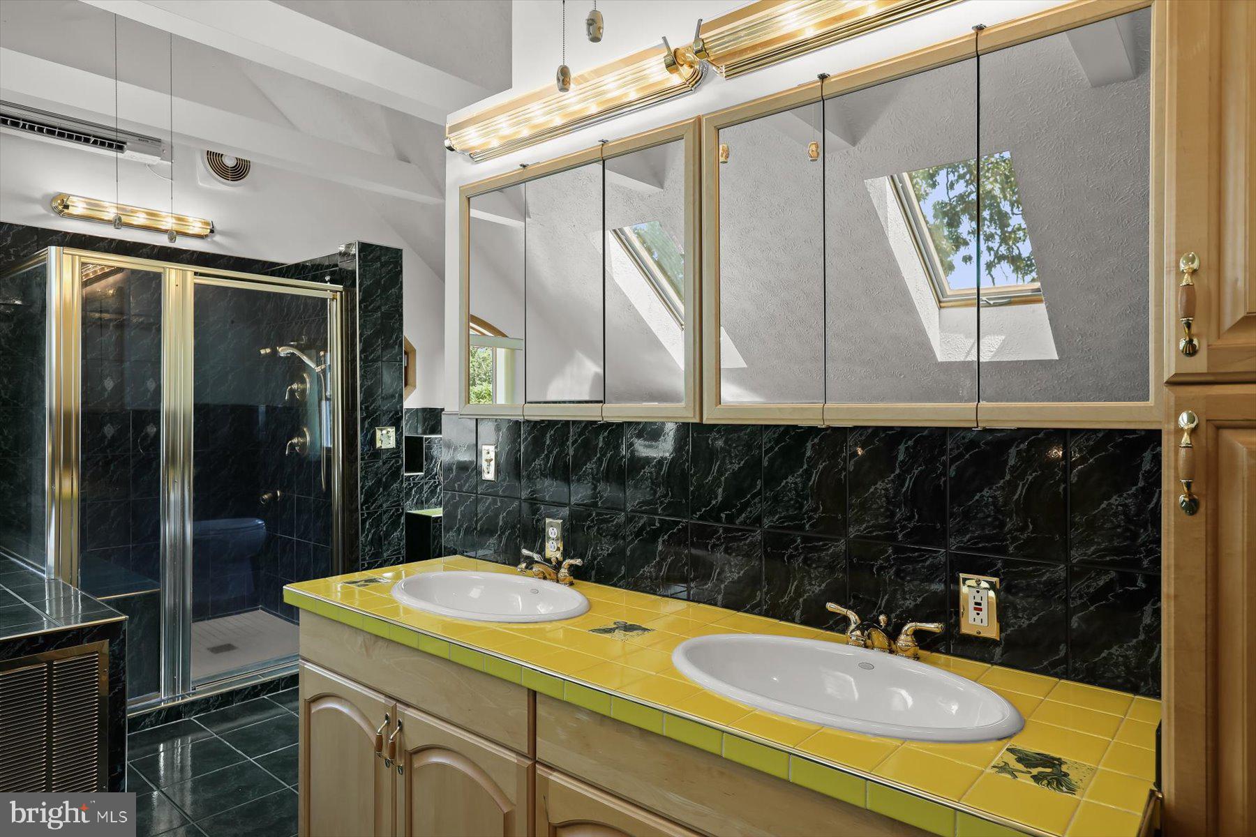 SHORELAND - Residential