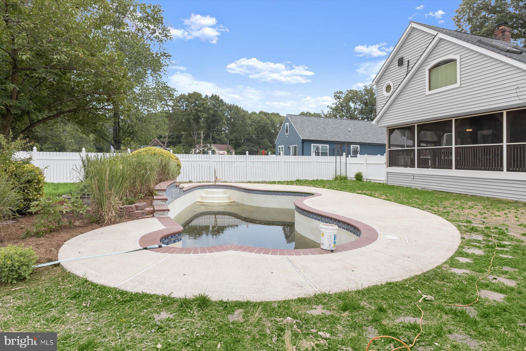 SHORELAND - Residential