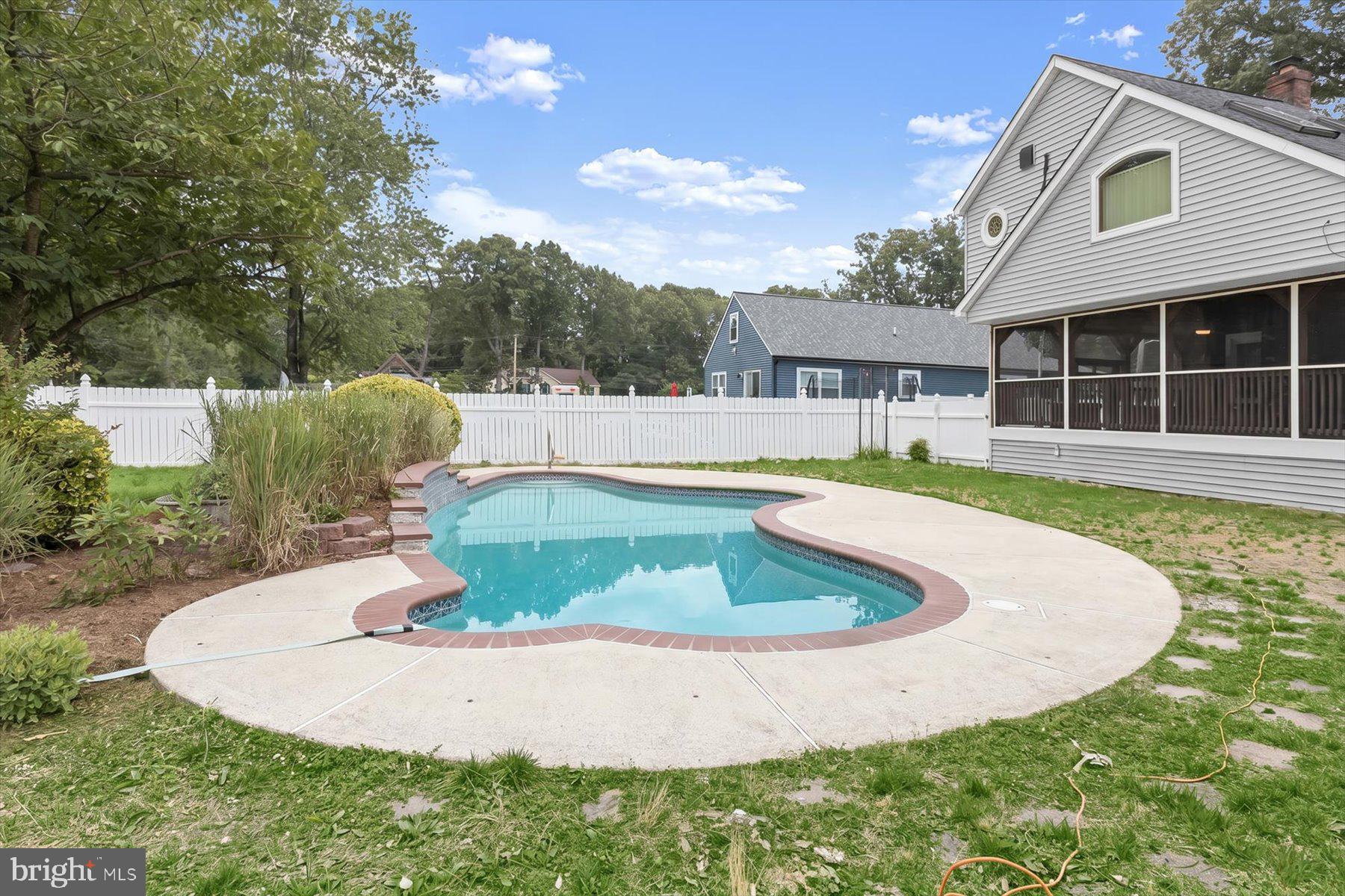 SHORELAND - Residential
