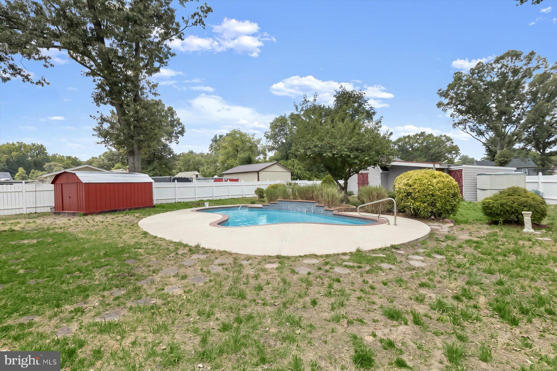 SHORELAND - Residential