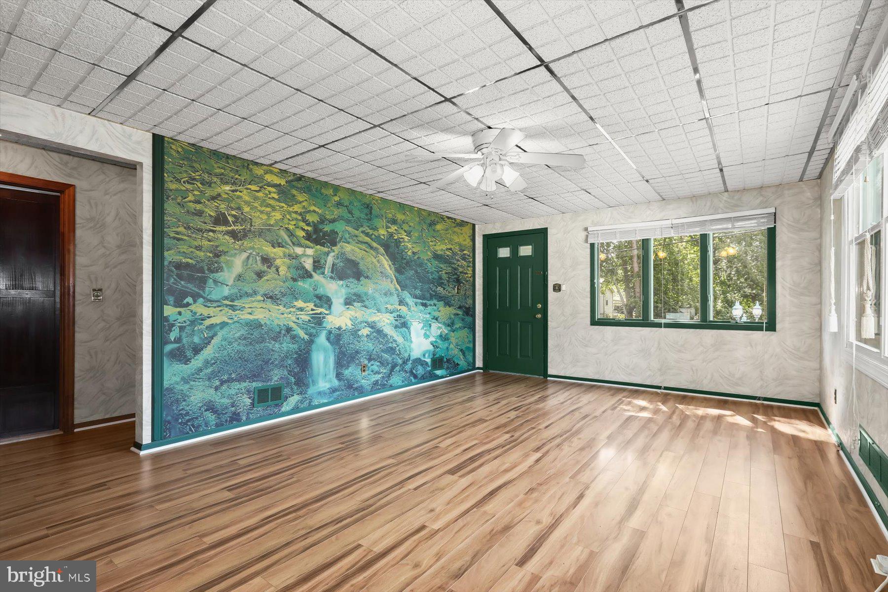 SHORELAND - Residential