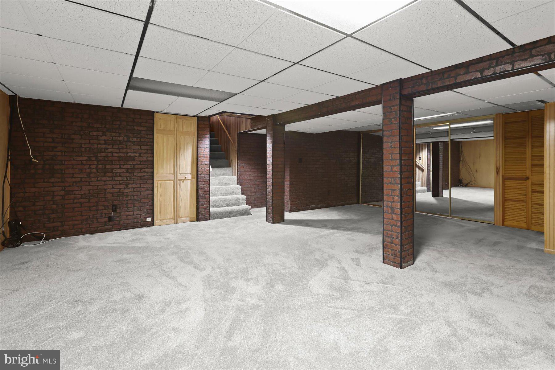 SHORELAND - Residential