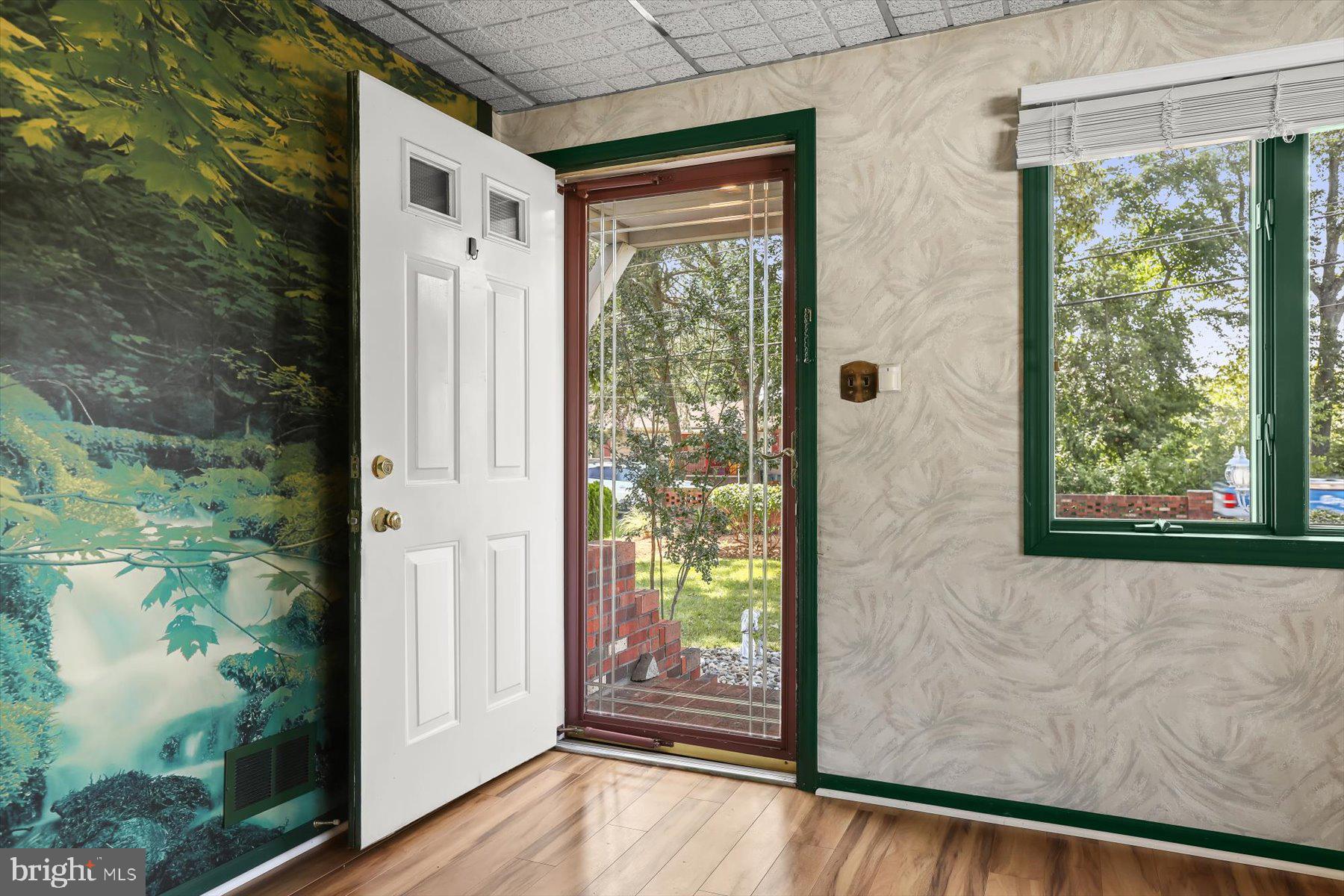 SHORELAND - Residential