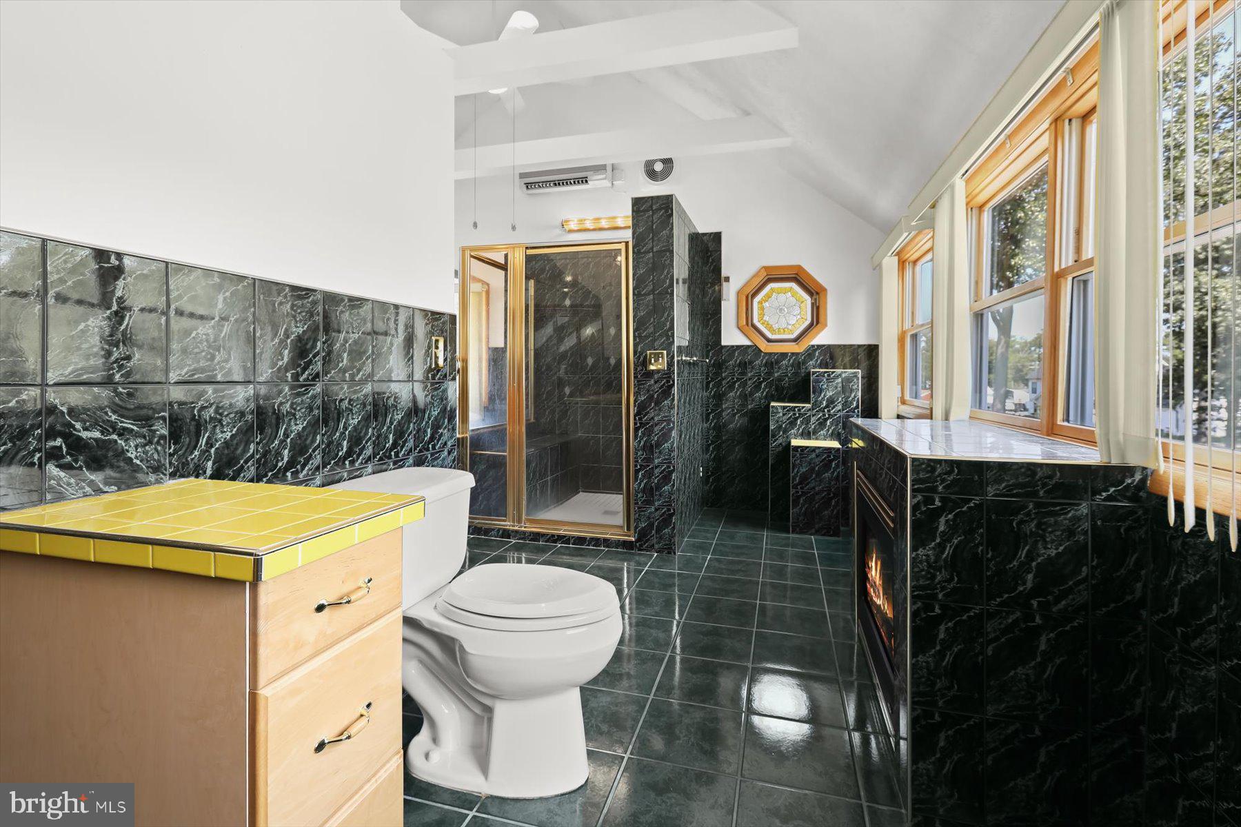 SHORELAND - Residential
