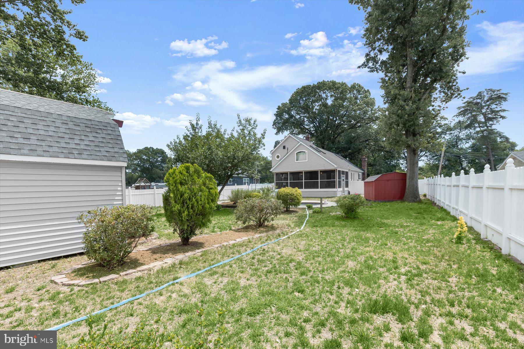 SHORELAND - Residential