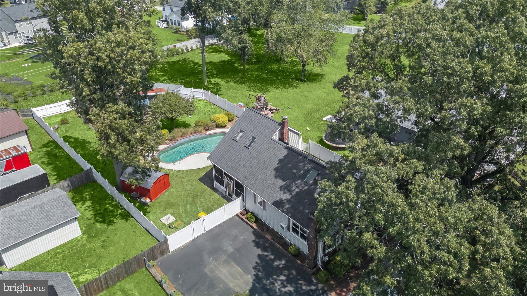 SHORELAND - Residential