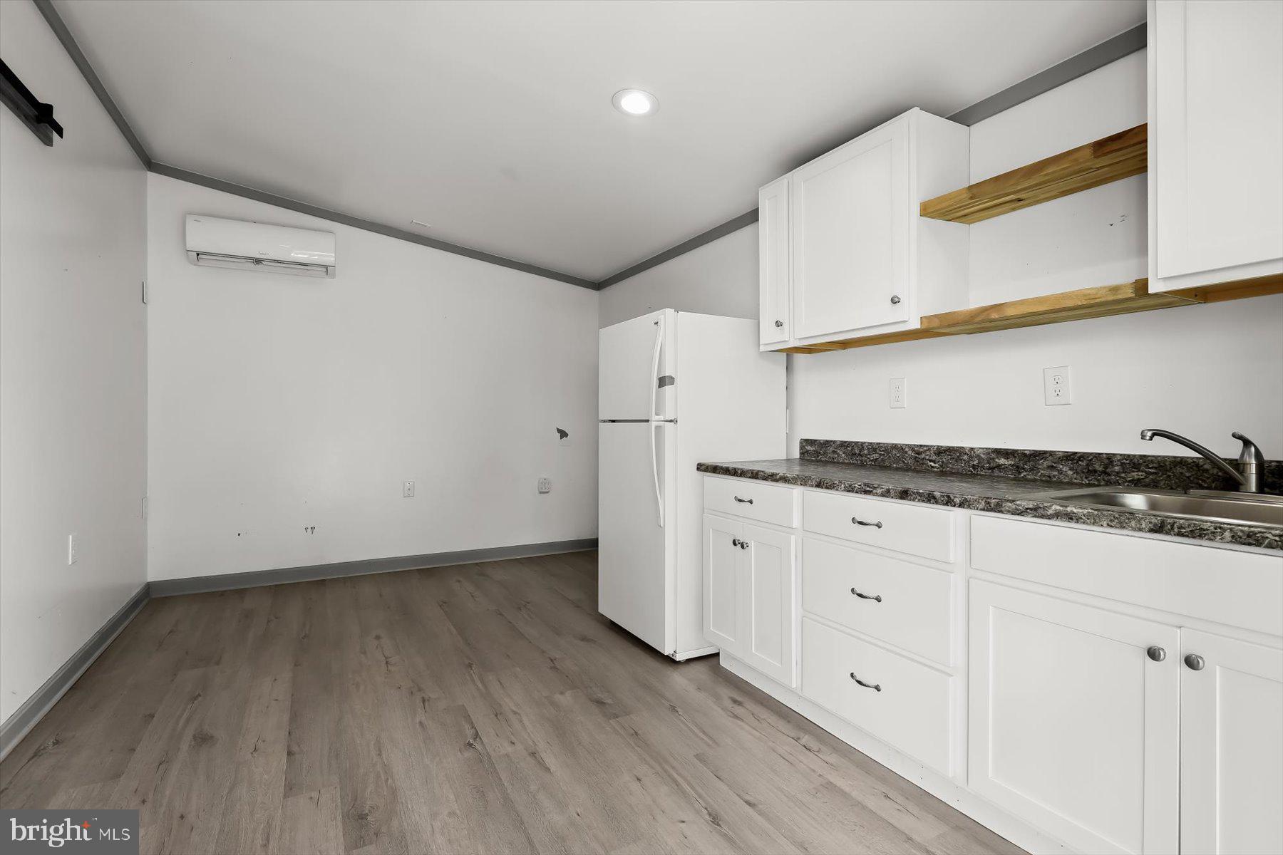 SHORELAND - Residential
