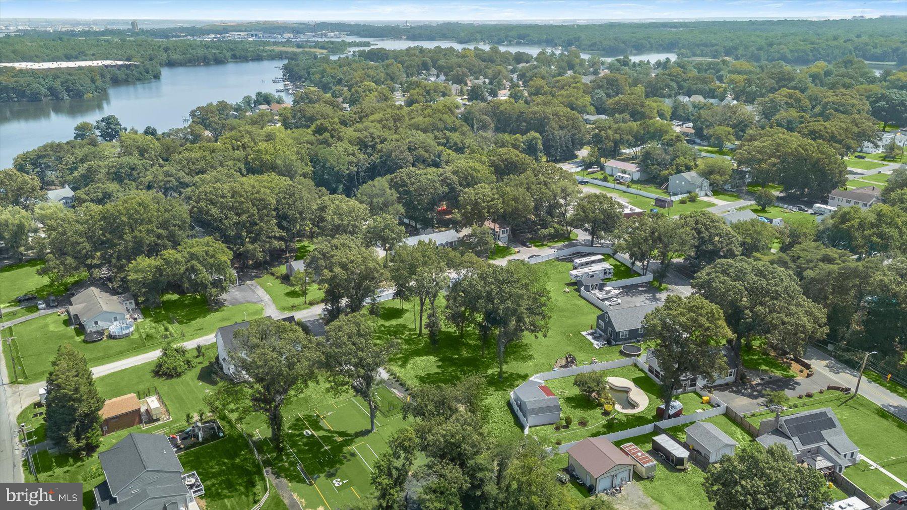 SHORELAND - Residential